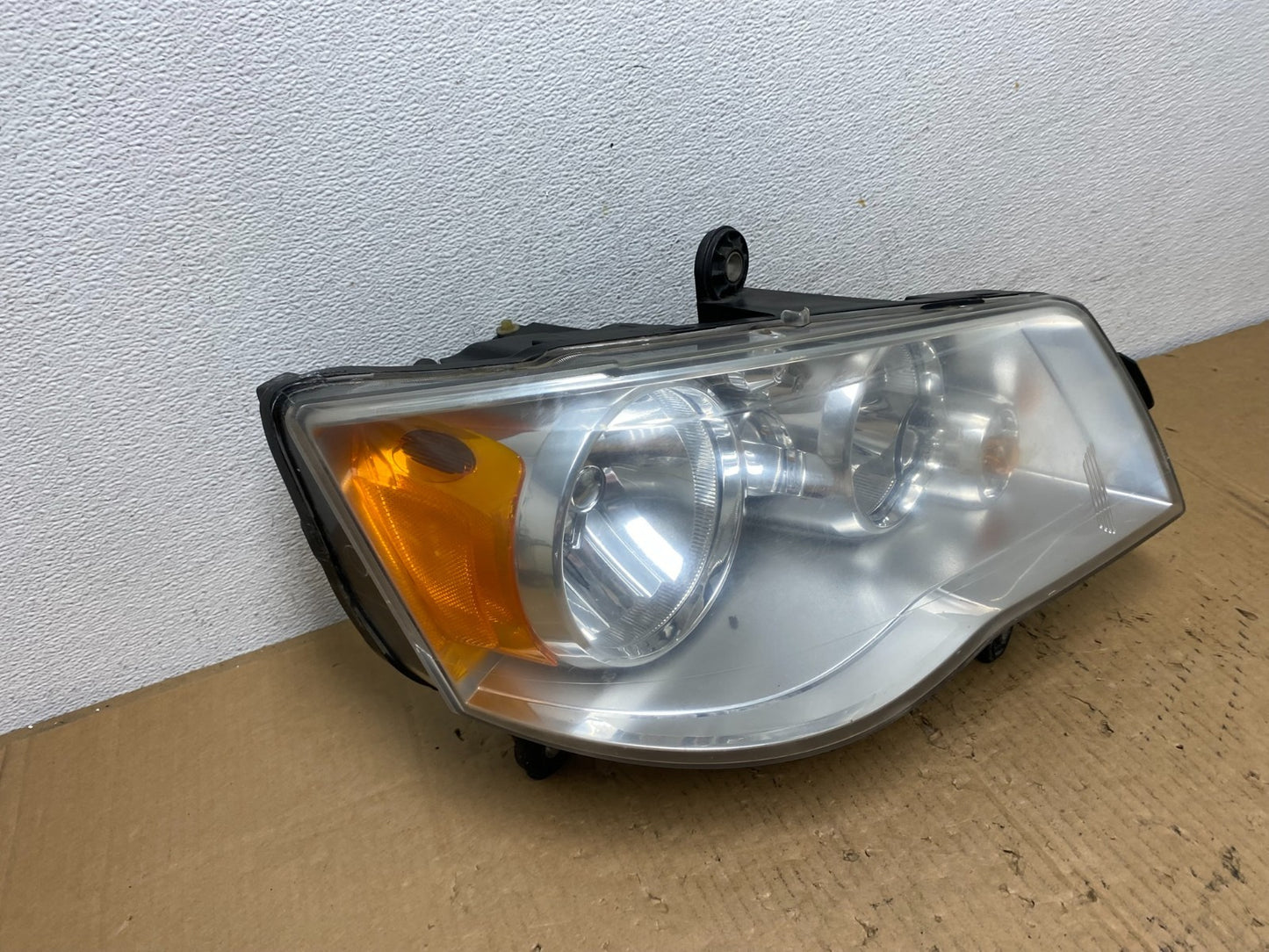2011 to 2016 Chrysler Town and Country Right Passenger Headlight AD1078 DW2