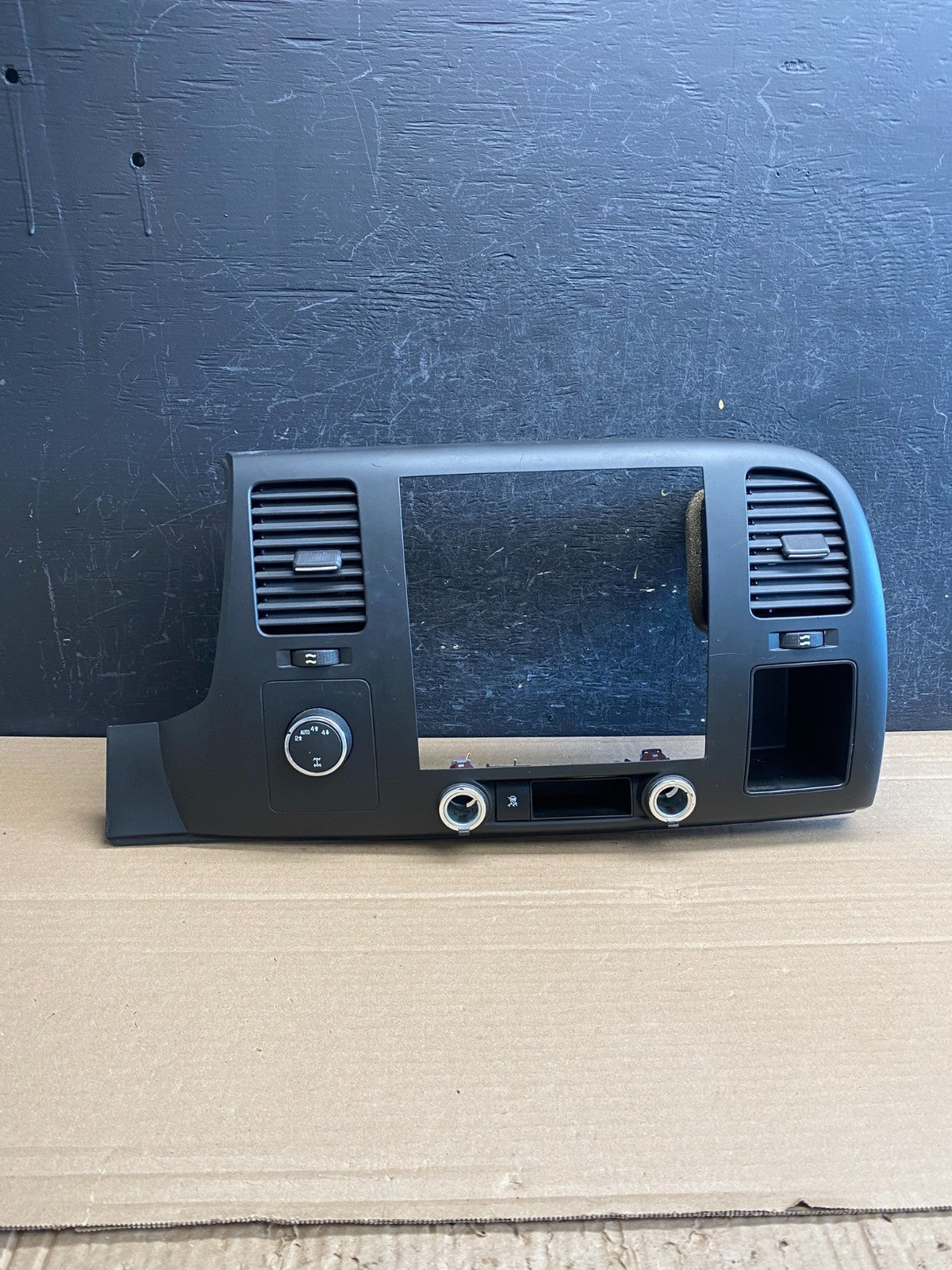 2007 to 2014 Silverado Sierra Center Console Radio Bezel Air Vents AF9997 DG0
