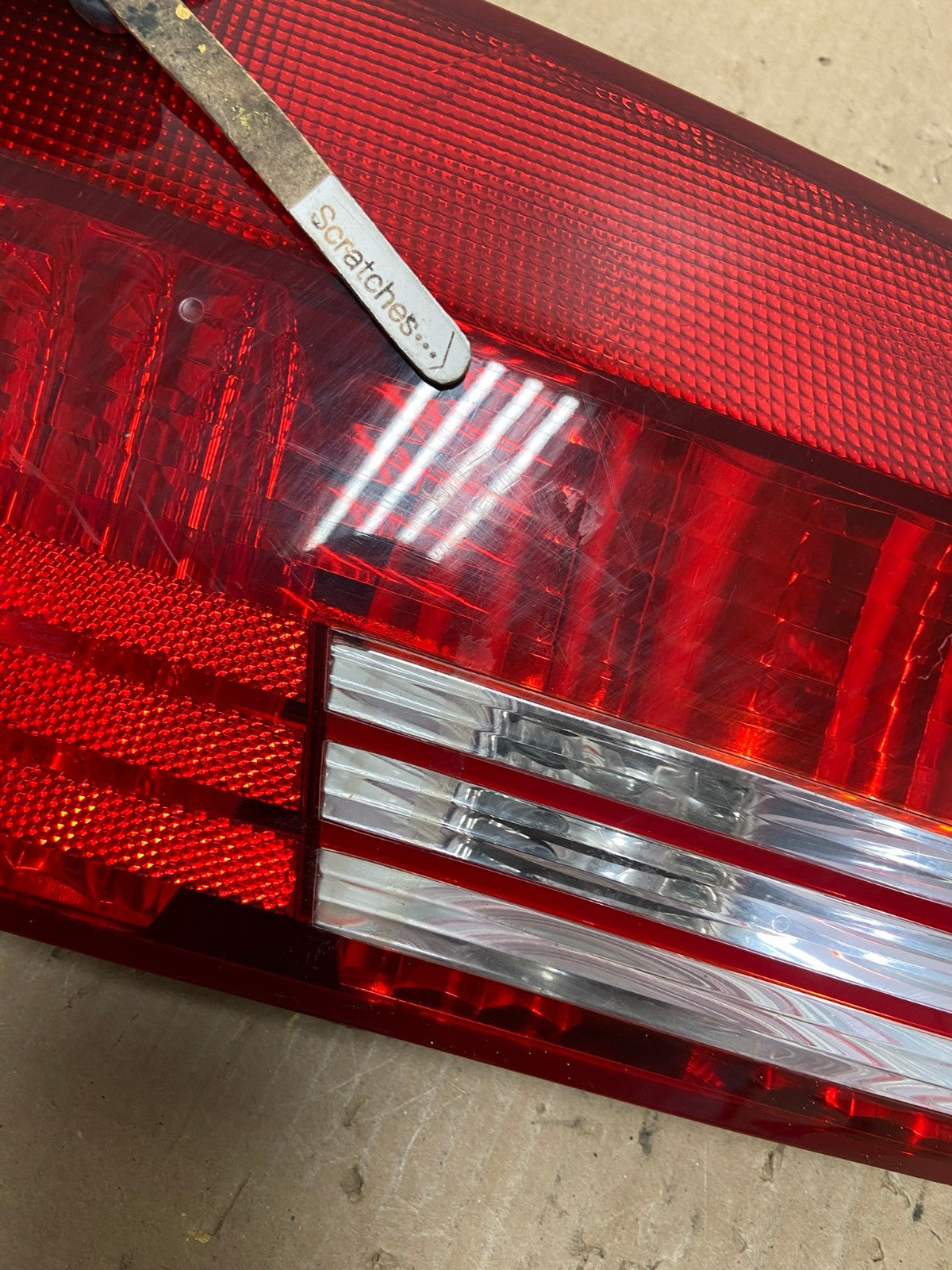 2004 - 2005 Toyota Sienna Left Driver LH Side Inner Tail Light AG7997 LK3