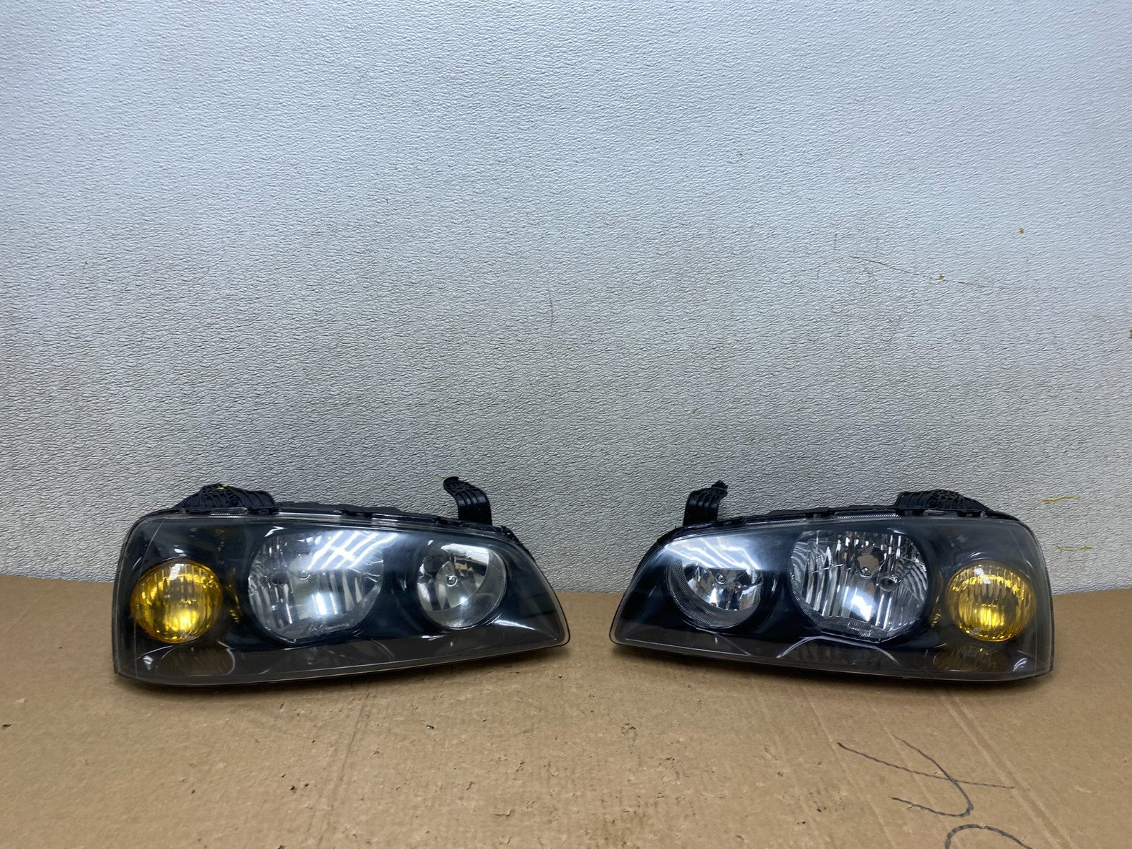 2004 2005 2006 Hyundai Elantra Left+Right Set Halogen Headlights U9908 DW0