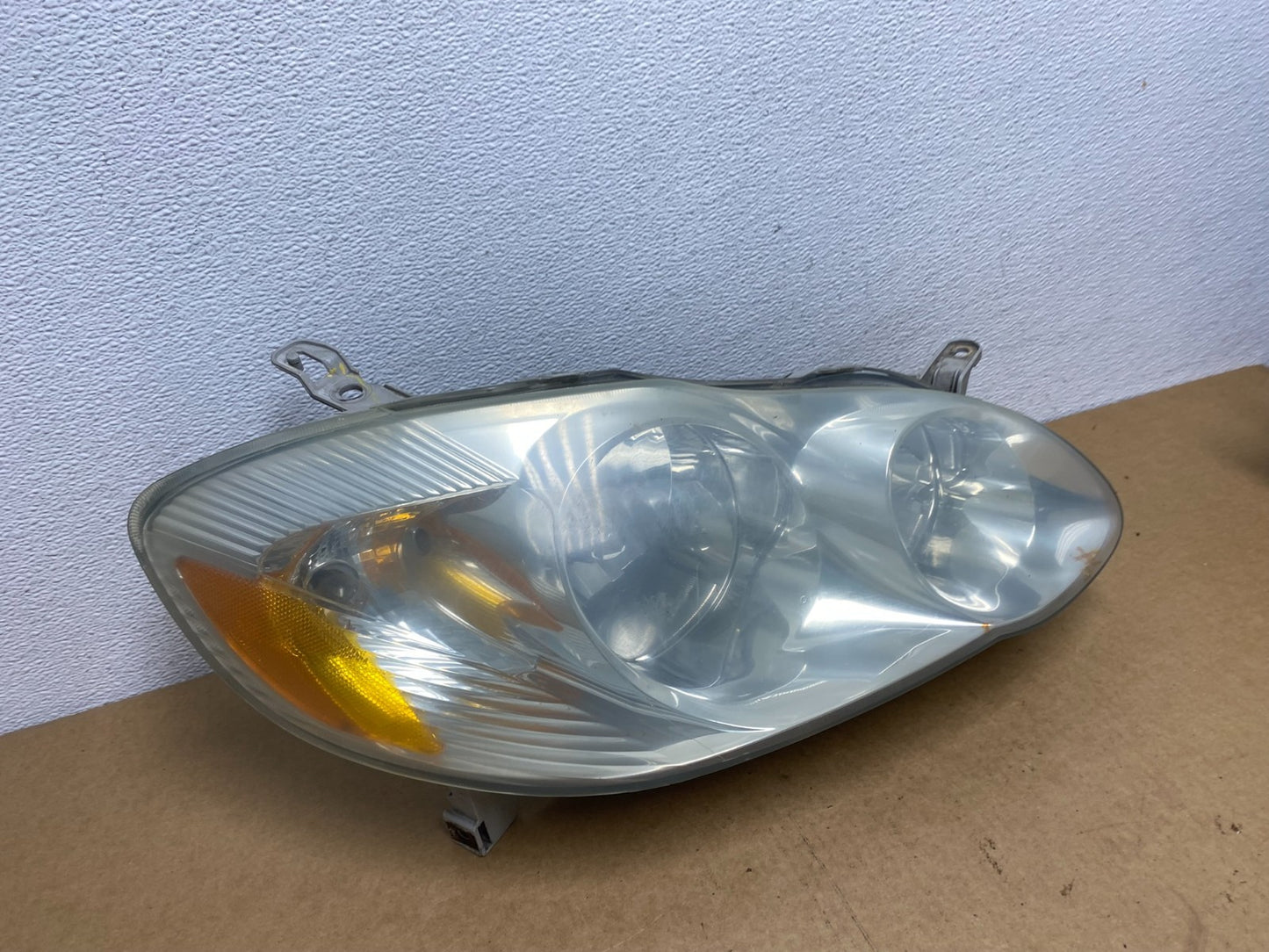 2003 to 2004 Toyota Corolla Right Passenger RH side Headlight AC1718 DW2
