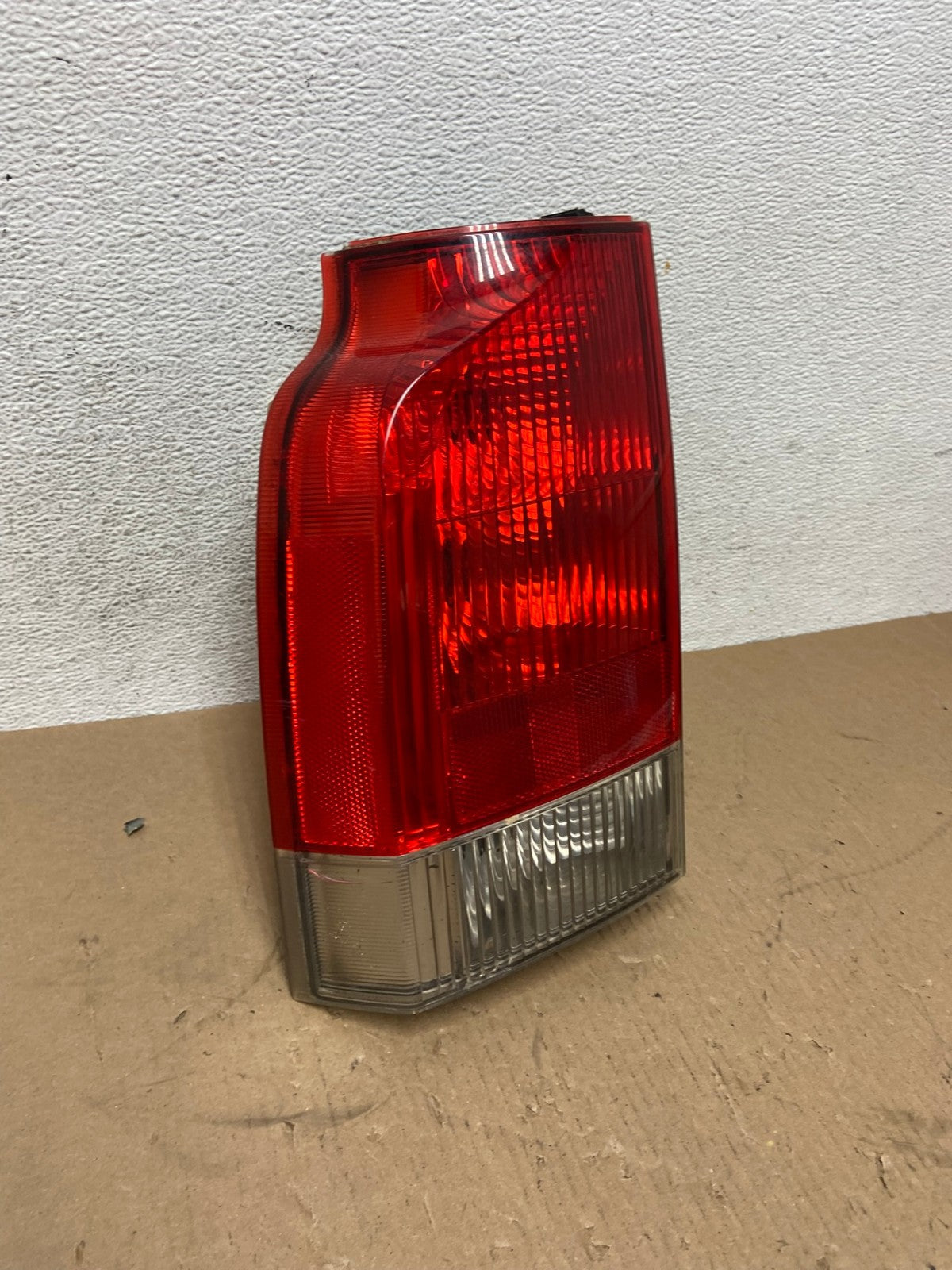 2001 - 2004 Volvo Xc70 V70 Left Driver LH Side Tail Light AD7692 LK1
