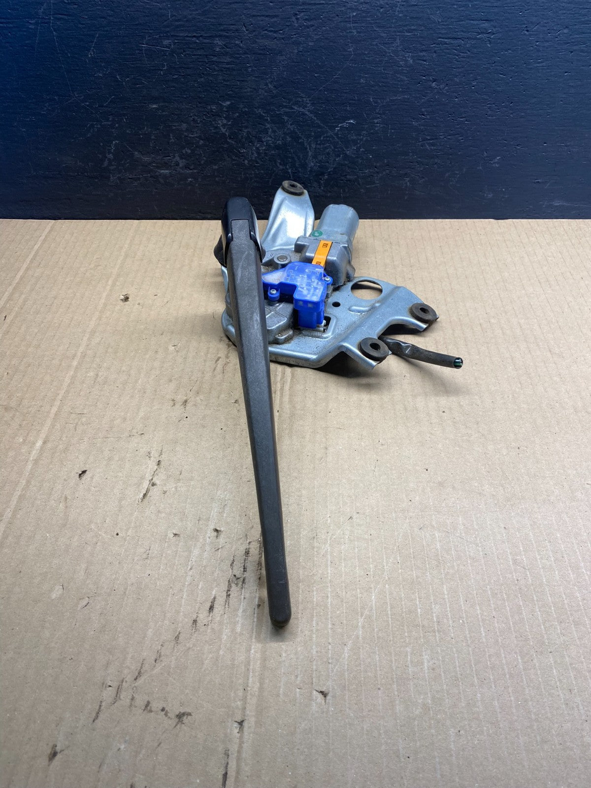 2010 to 2014 Subaru Outback Rear Windshield Wiper Motor AC0877 PS2