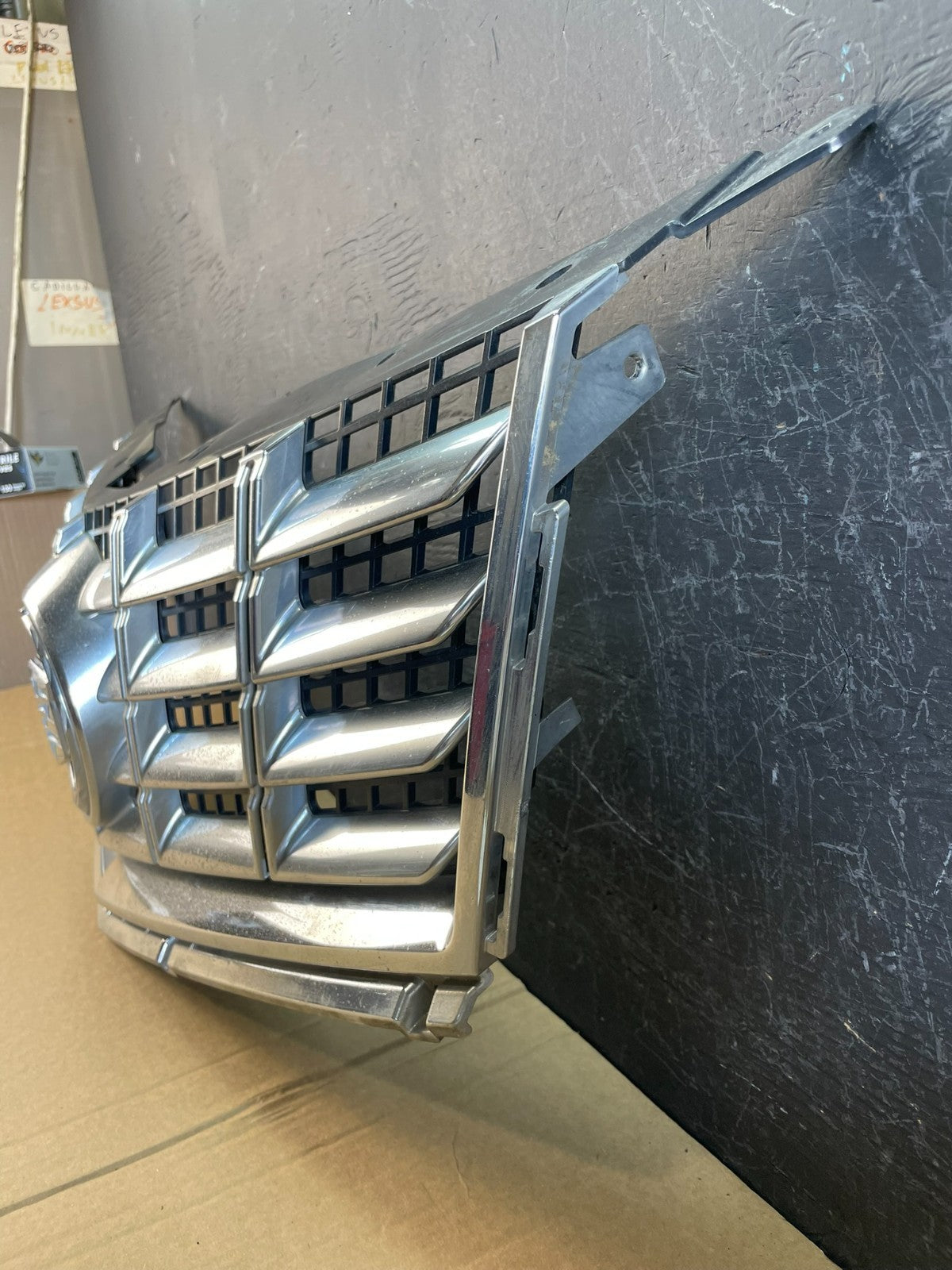 2013 to 2016 Cadillac SRX Front Upper Grille Grill AC9944 DW1