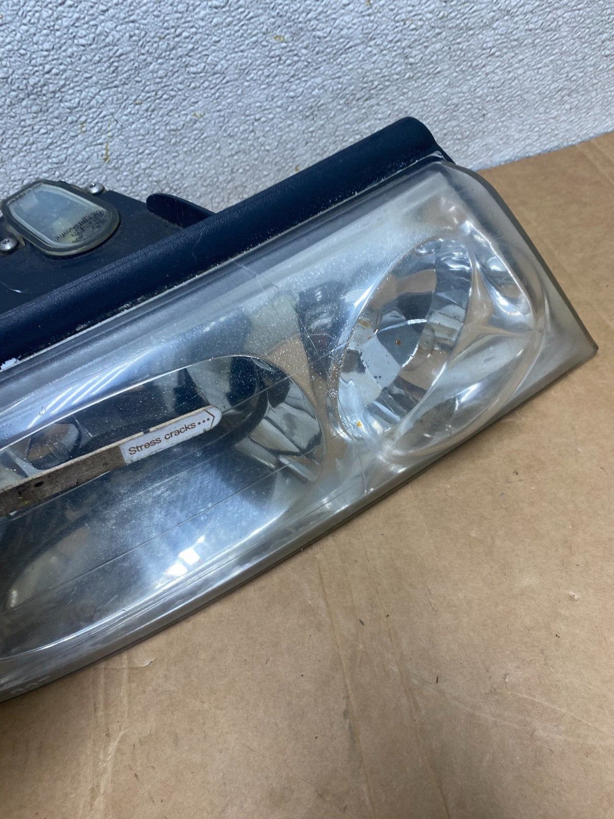 1998 to 2002 Lincoln Navigator Right Passenger Halogen Headlight OEM T1154 DW5