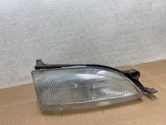 1995 to 1996 Toyota Camry Right Passenger RH Side Headlight OEM Y8365 DW0
