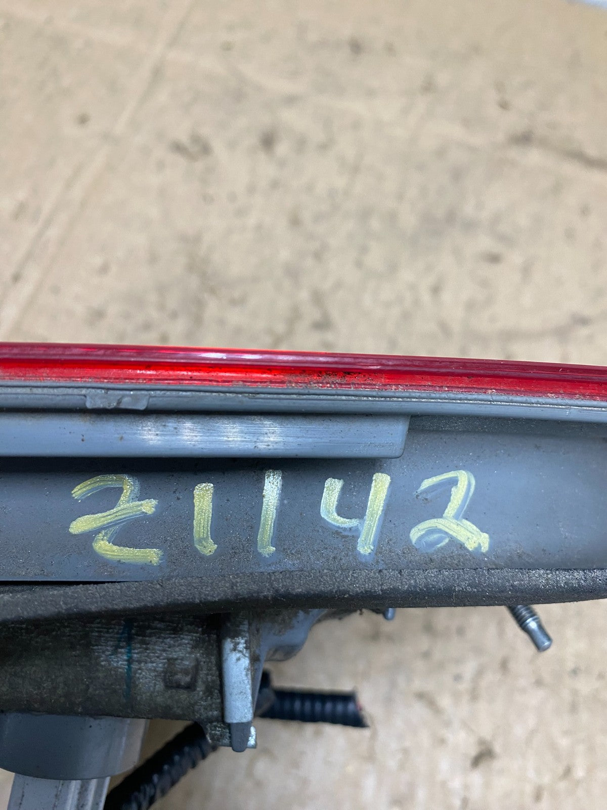 2005 2006 2007 Honda Odyssey Inner Right Passenger RH Tail Light Z1142 DW6