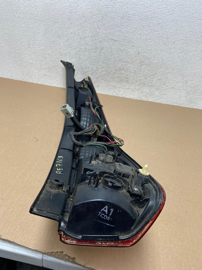 2005 to 2006 Honda Cr-v Crv Left Driver LH Tail Light AE7163 LK5