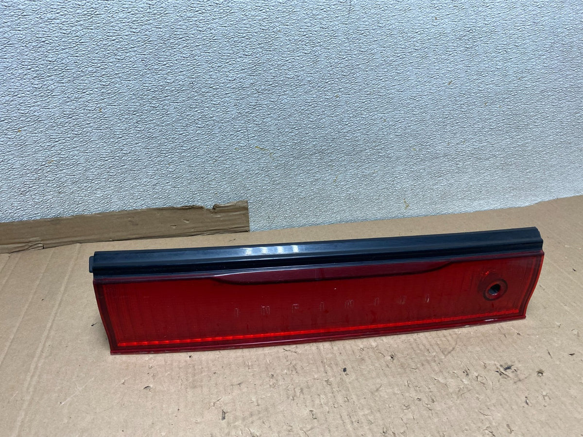 1993 to 1997 Infiniti J30 Rear Center Tail Light Finish Panel U8372 PS0