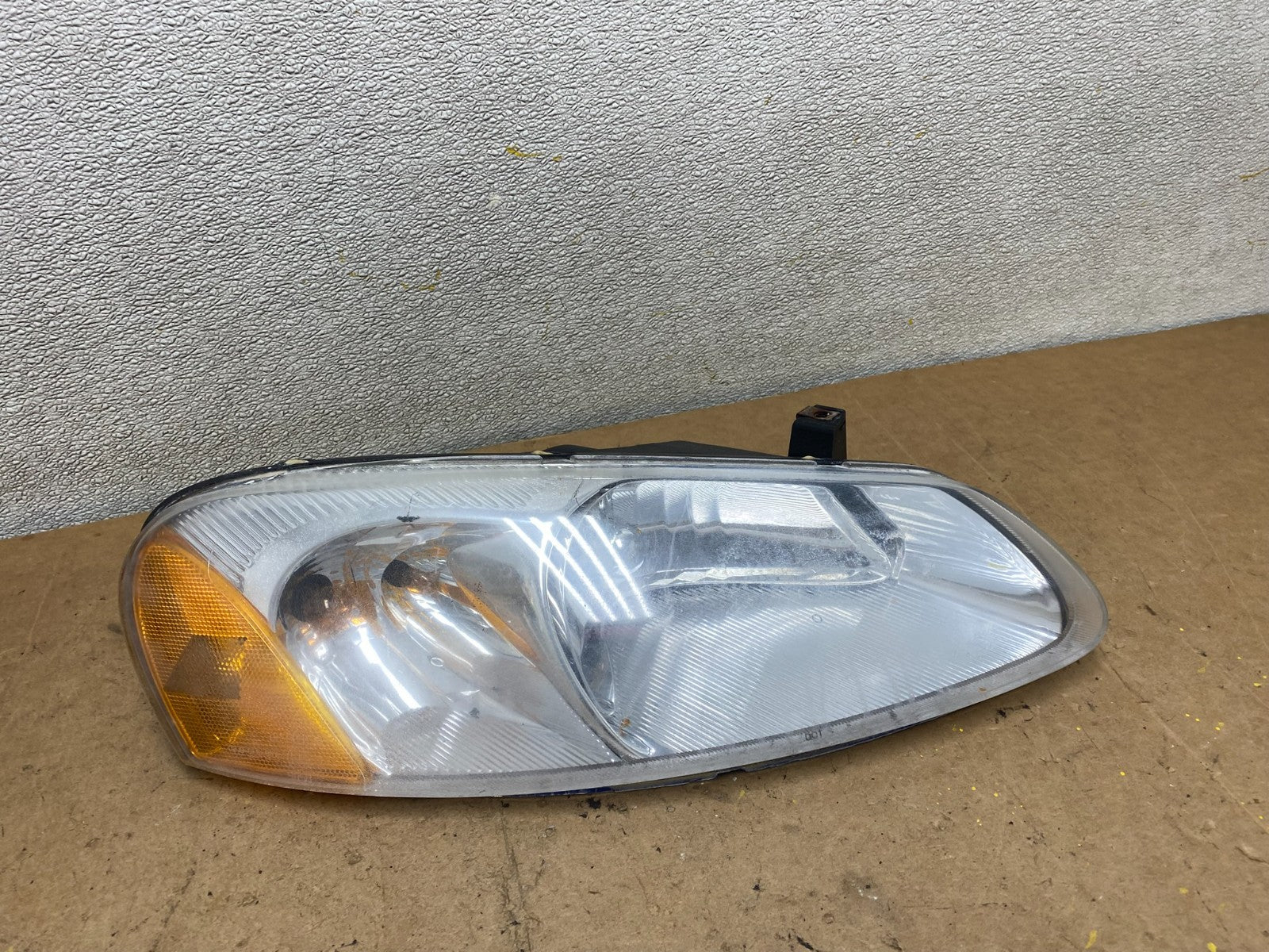 2001 to 2002 Chrysler Sebring Right Passenger Rh Side Headlight Oem X6973 GD0
