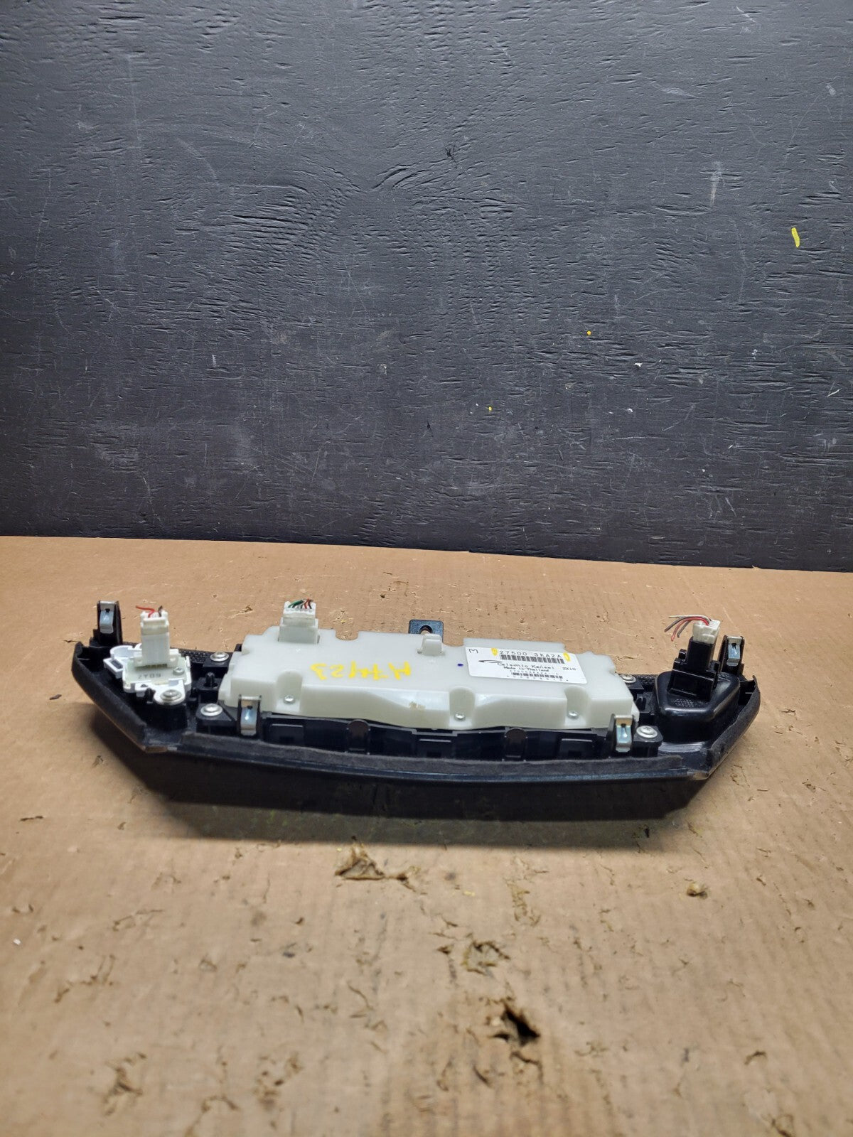 2013 to 2018 Nissan Pathfinder Radio Audio Information Control U5310 DG5