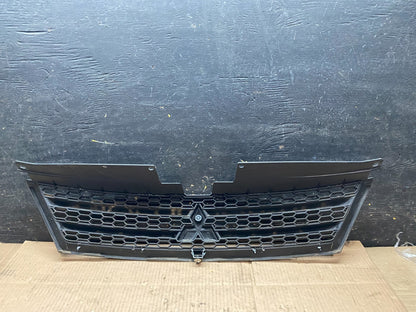 2007 - 2009 Mitsubishi Outlander Front Upper Grill Grille OEM W4625 DG8