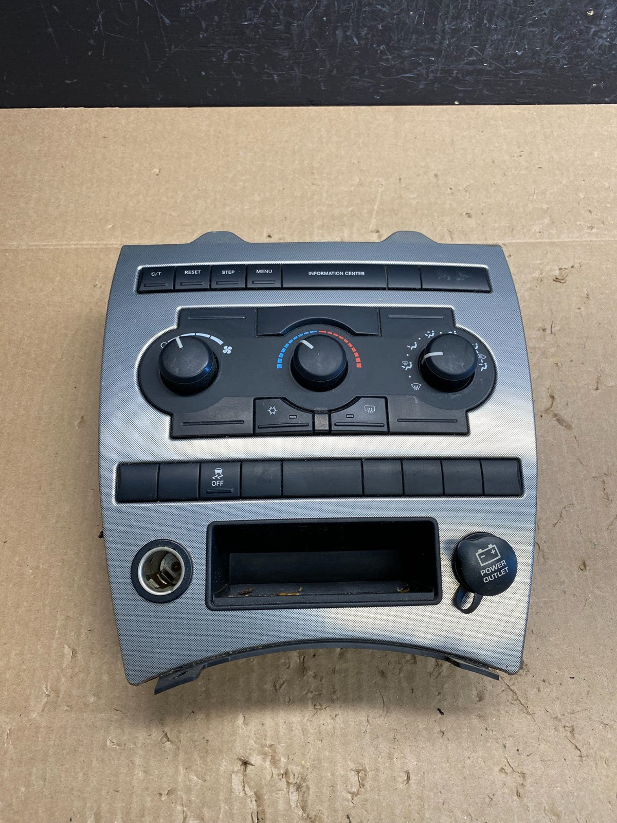 2005 2006 2007 Jeep Commander Grand Cherokee A/C Climate Control Bezel AC6489 DG0