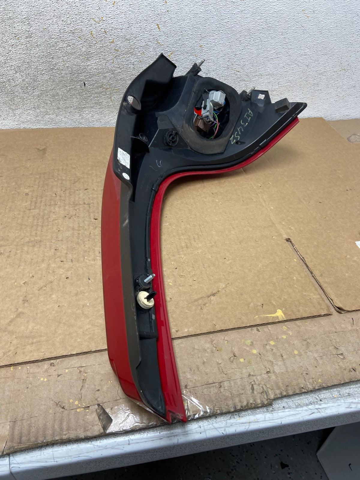 2009 to 2011 Volvo XC60 Right Passenger RH Tail Light AI3452 LK8