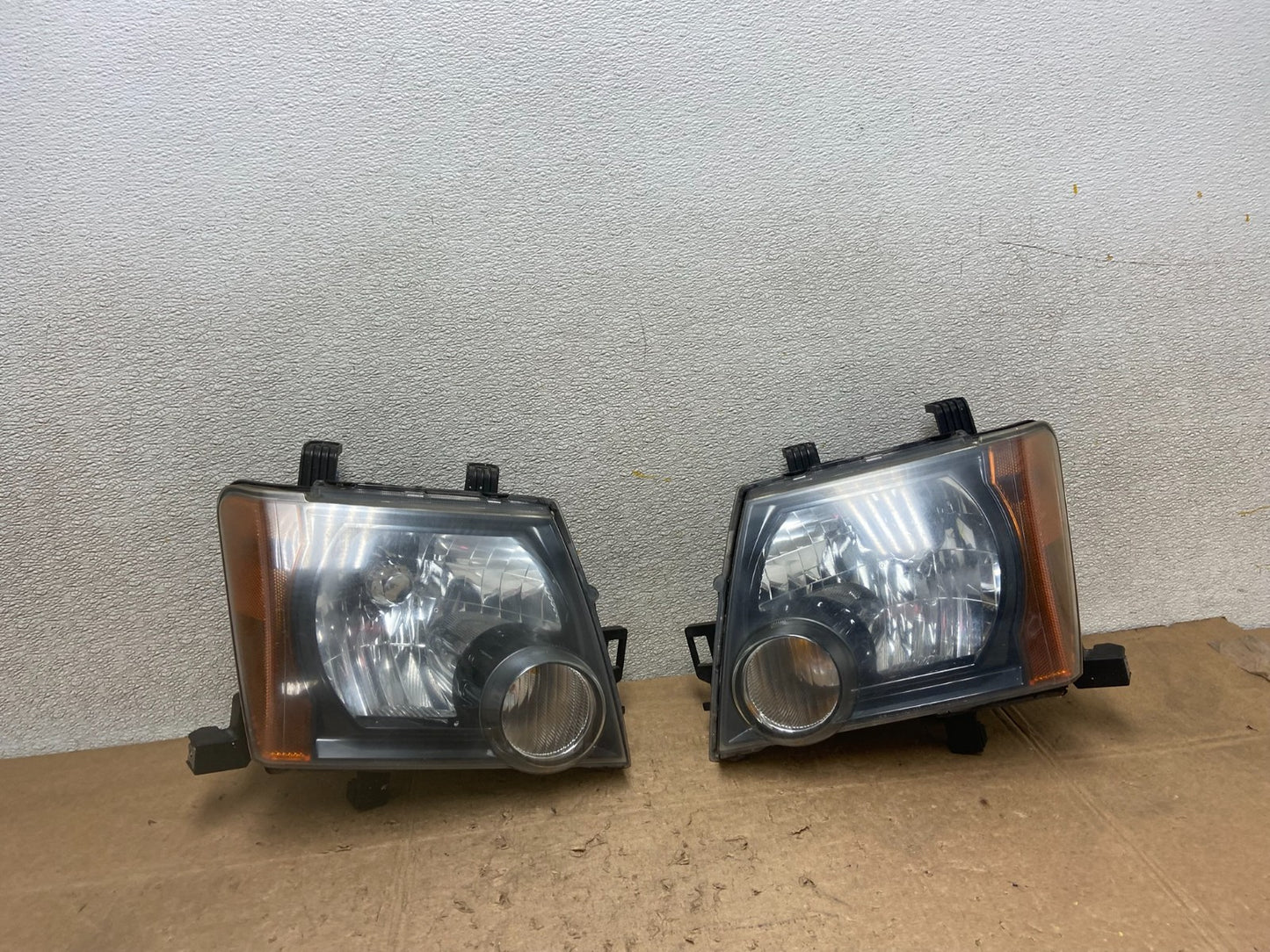 2005-2015 Nissan Xterra Left+Right Side Set Headlights OEM Y8327 DW0