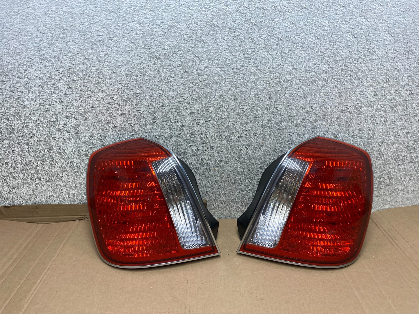 2004 2005 Hyundai XG350 XG Left+Right Tail Lights U6998 DW0