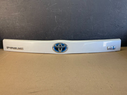 2010 - 2015 Toyota Prius Trunk Rear Tailgate Molding Panel 76801-47070 AD0130 DG0