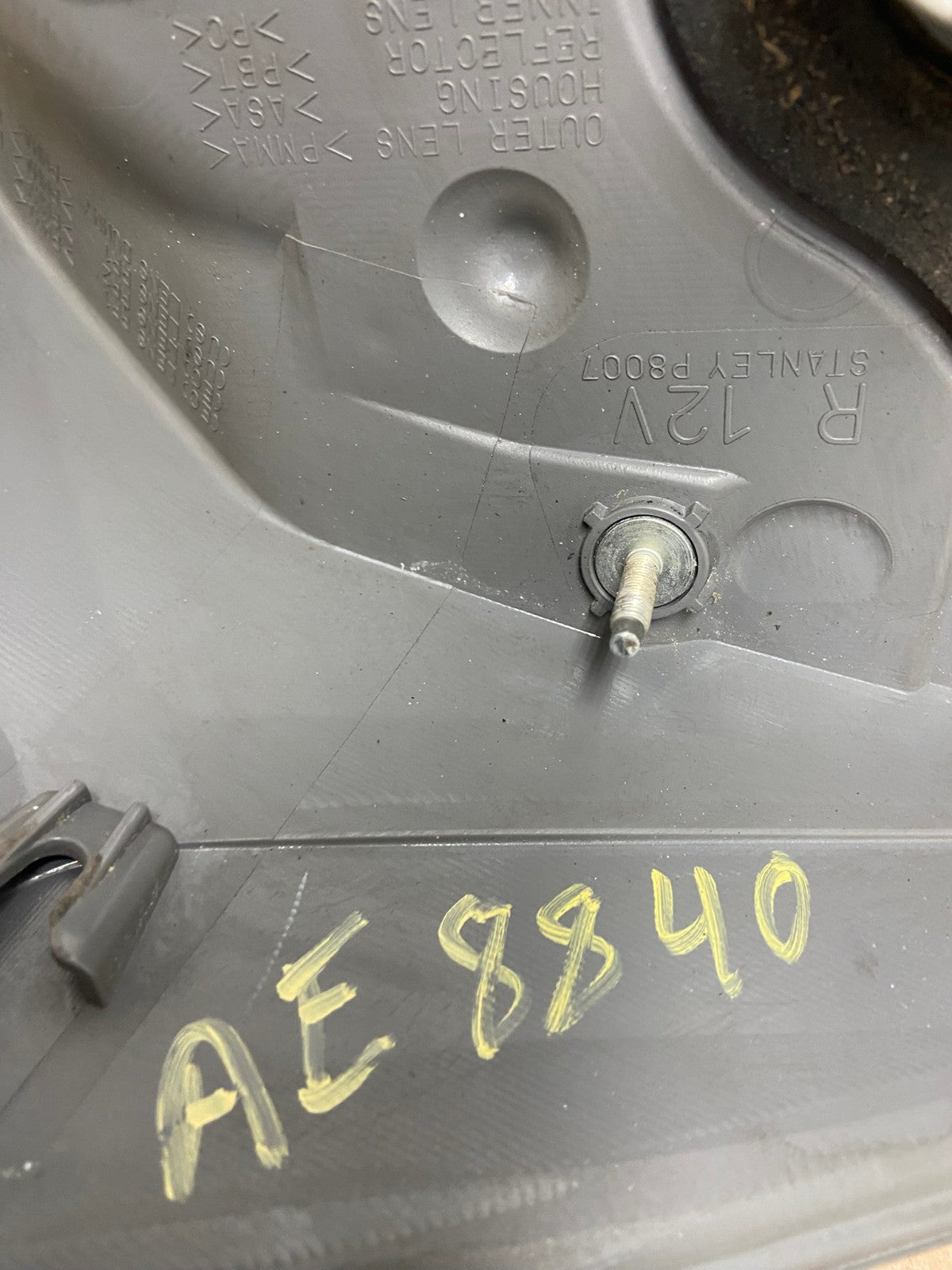 2010 2011 Toyota Prius Tail Light Right Passenger Side AE8840 LK7