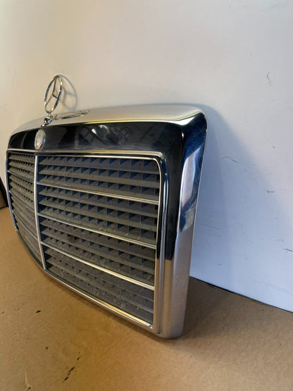 1986-1993 Mercedes-Benz 260E 300E 300TE 400E W124 Front Upper Grille AH0344 DG1