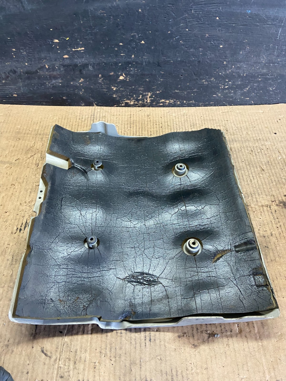 2001 to 2004 Cadillac Deville Seville Northstar Engine Motor Cover R7118 DG6
