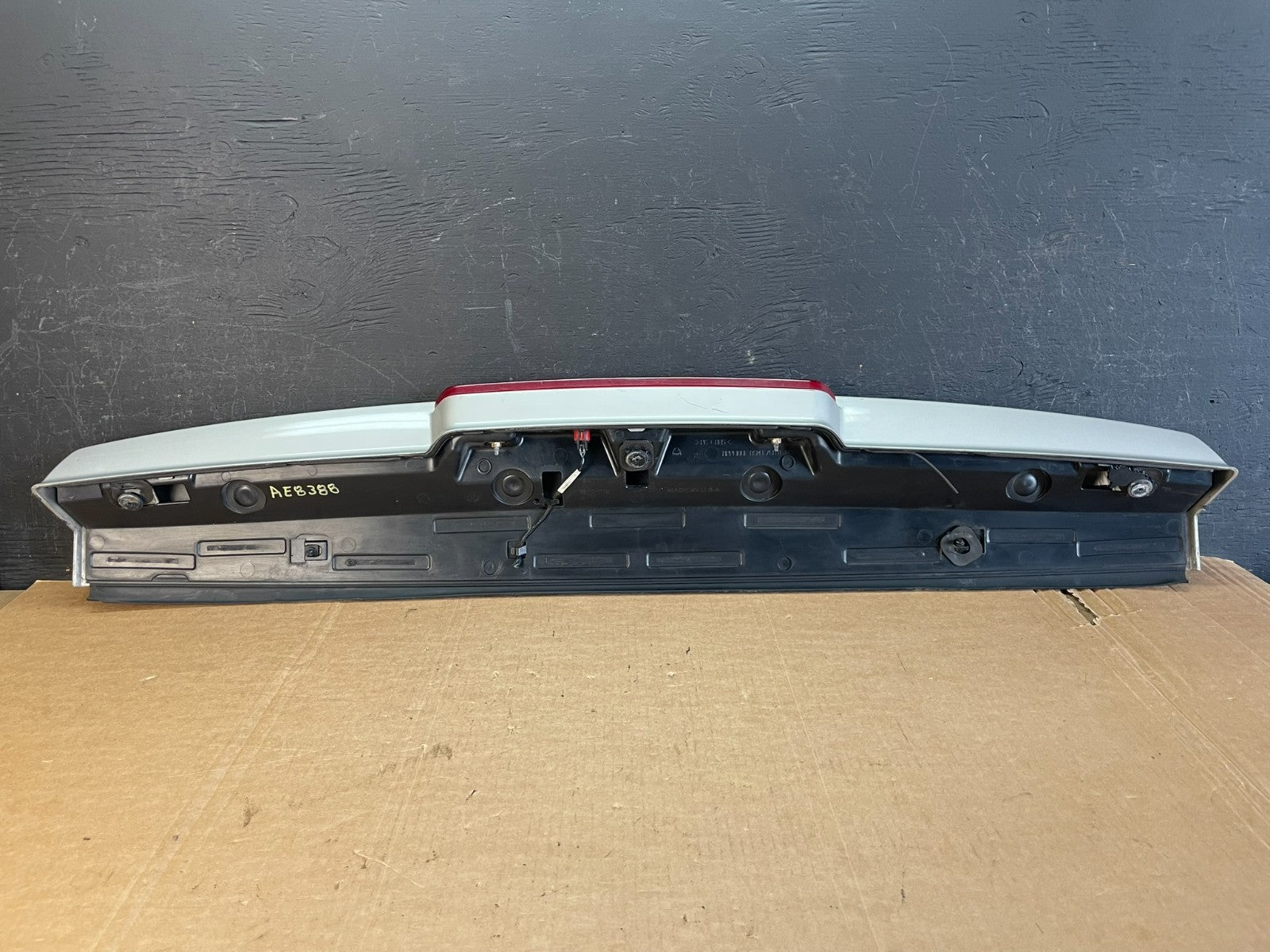 2007-2014 Chevrolet Tahoe Suburban Yukon Spoiler Wing 3rd Brake Light AE8388 DW3