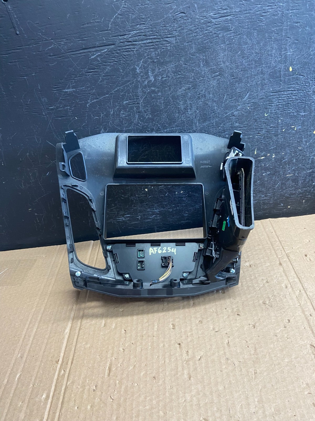 2012 to 2014 Ford Focus METRA 99-5827B / S-DIN D-DIN Car Radio Dash Kit AF62543