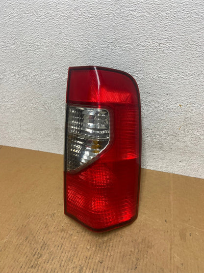 2002 2003 2004 Nissan Xterra Right Passenger RH Side Tail Light AE0445 LK0