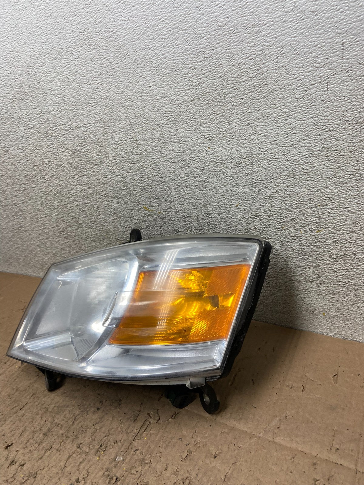 2008 to 2010 Dodge Caravan Left Driver Lh Halogen Headlight Y4684 DW1