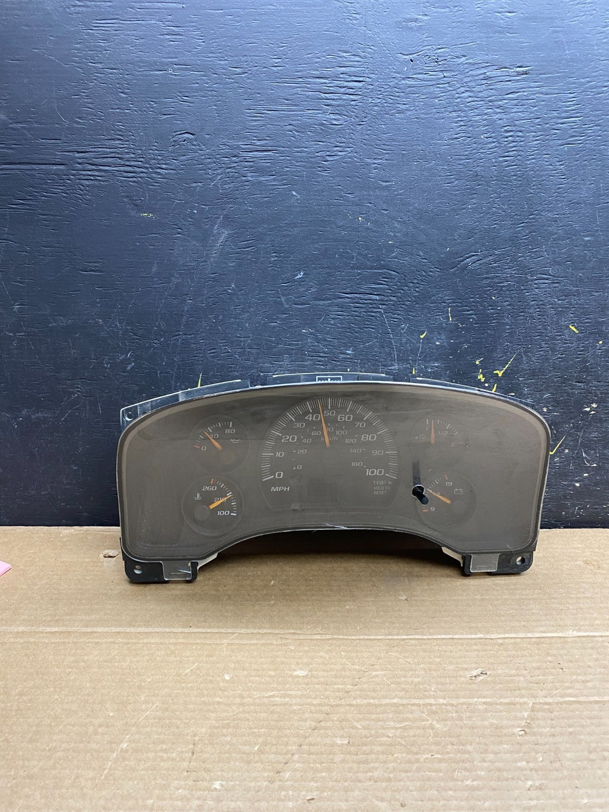 2004 to 2007 Chevrolet Express Speedometer Cluster Gauge OEM  W0275 DG0