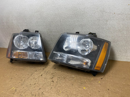 2007 to 2013 Chevrolet Suburban Tahoe Left+Right Set Headlights V8136 DW1