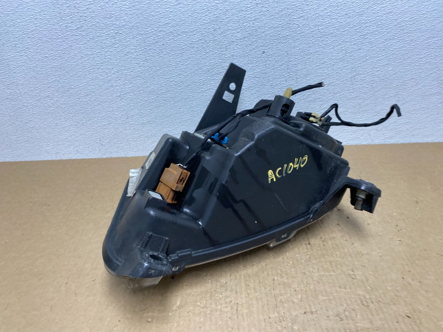 2011-2013 Jeep Grand Cherokee Right Passenger Halogen Headlight AC1040 DW6