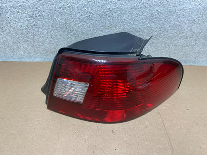 2000 - 2003 Mercury Sable Sedan Right Passenger Rh Side Tail Light OEM S2083 DW0
