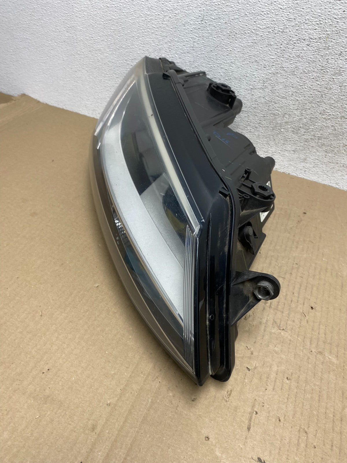 2011 to 2014 Volkswagen Jetta Right Passenger RH Headlight Halogen AF5836 DW1