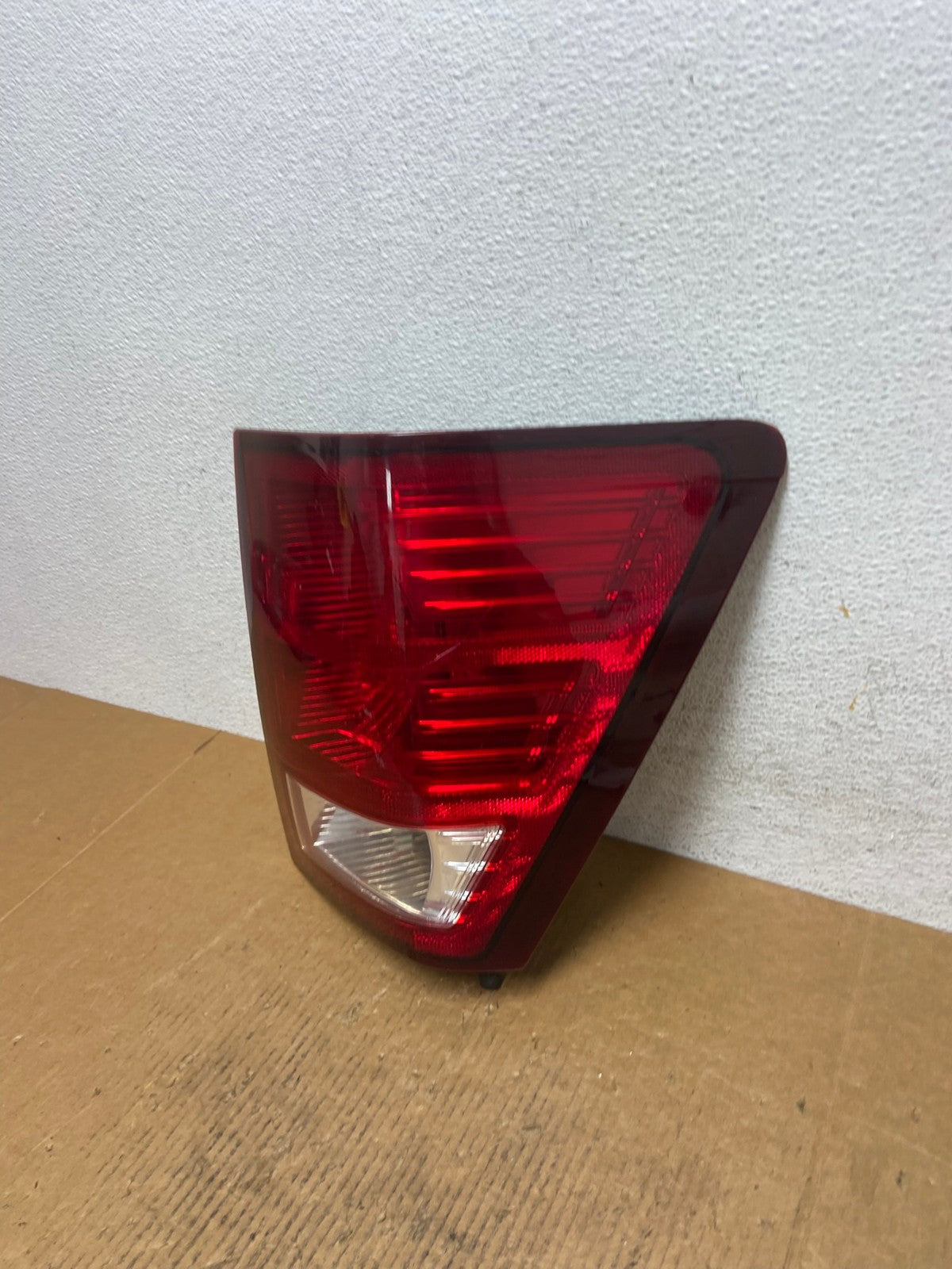 2007 to 2010 Jeep Grand Cherokee Right Passenger Tail Light AE0214 LK1