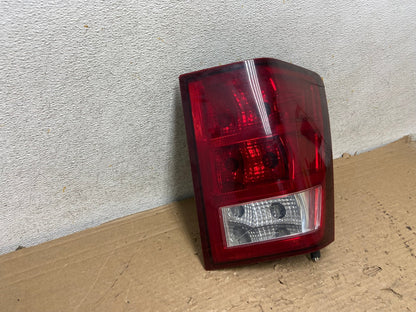 2005 - 2006 Jeep Grand Cherokee Right Passenger Rh Tail Light AH9197 LK1