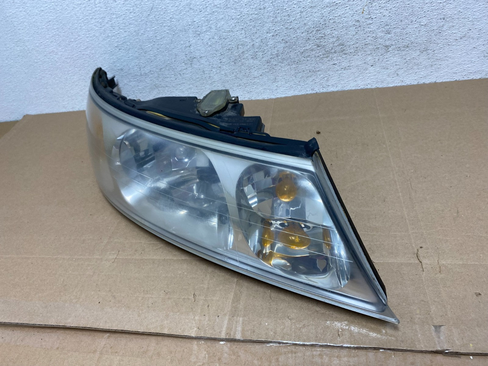 1999 to 2002 Lincoln Continental Right Passenger Rh Side Headlight AE4909 DW1