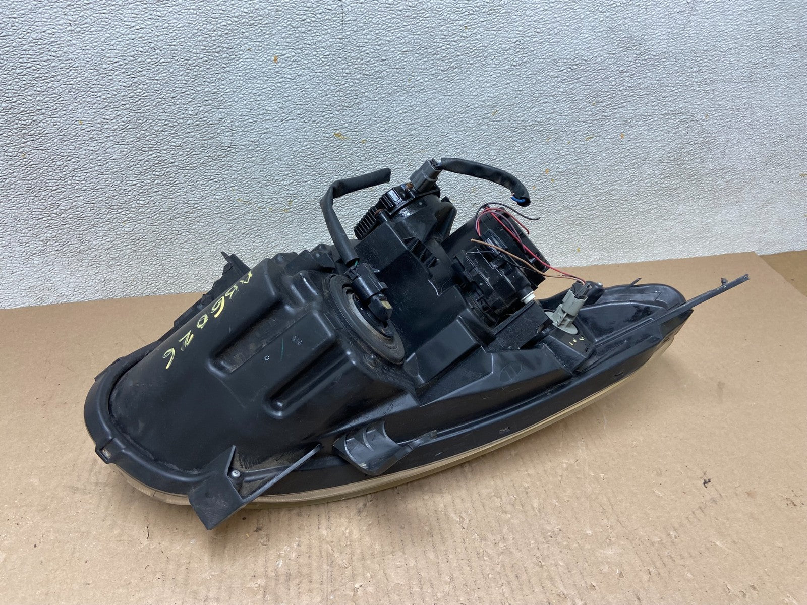2008 to 2013 Nissan Rogue HID Xenon Headlight Left Driver Lh Side Oem AB6026 DW7