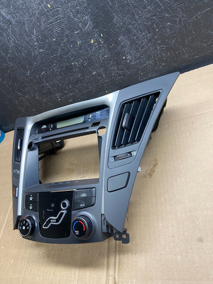 2011 - 2014 Hyundai Sonata Center Radio Climate Control Air Vent Bezel AD7105 DG4