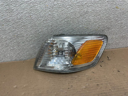 2000 - 2001 Toyota Camry Front Left Driver Lh Turn Signal AB0066 DW0