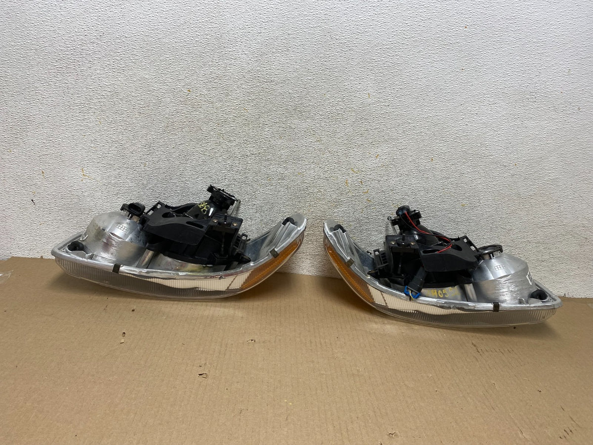 1999- 2006 GMC Sierra Left+Right Set Projector Headlights AH4356 DG6