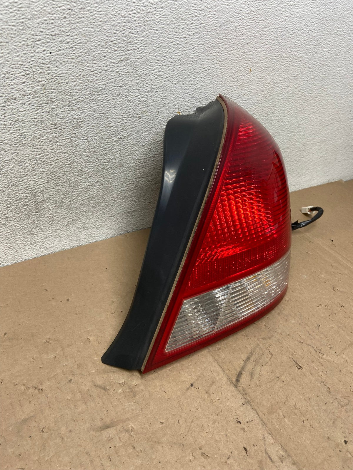 2001 2002 2003 Hyundai Elantra Right Passenger Rh Tail Light AG4968 LK2