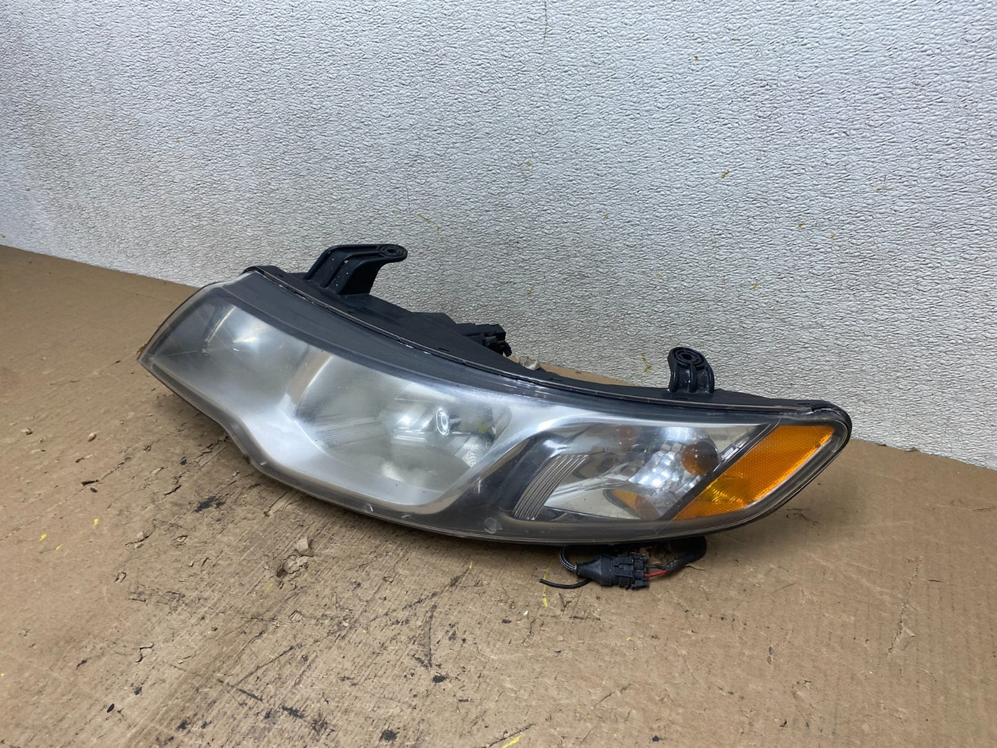 2010 to 2013 Kia Forte Koup Left Driver LH Halogen Headlight OEM S2003 DW1