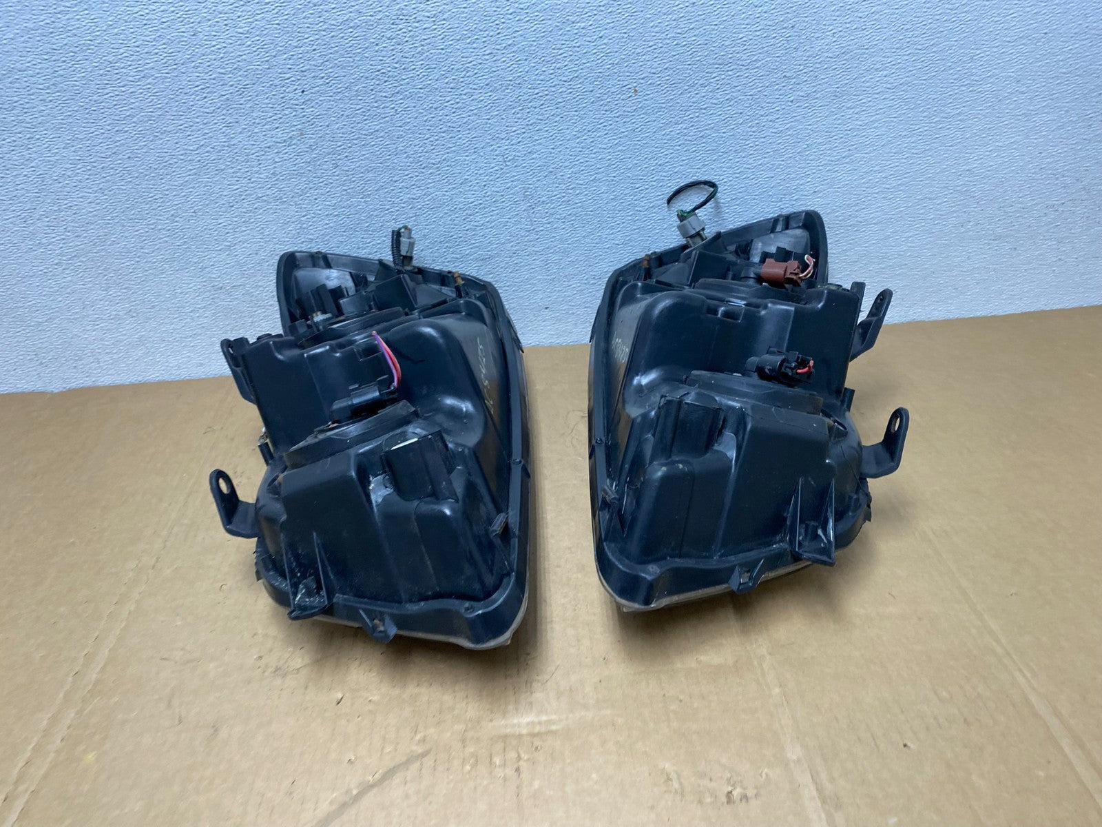 2004 2005 2006 Toyota Highlander Headlights Left+Right Side AC8425 DW10