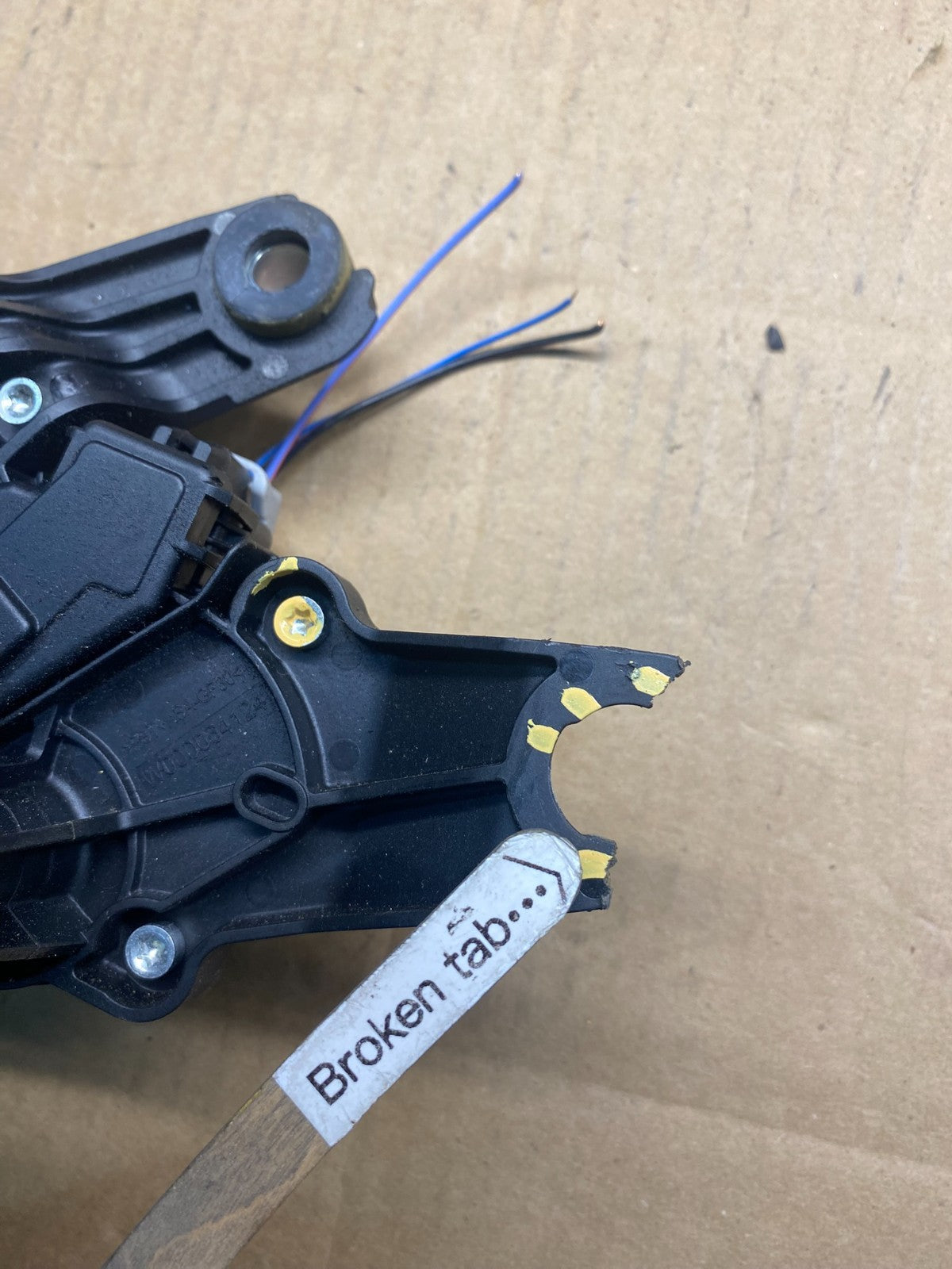 2020 to 2023 Ford Explorer Rear Windshield Wiper Motor ad5013 DG5