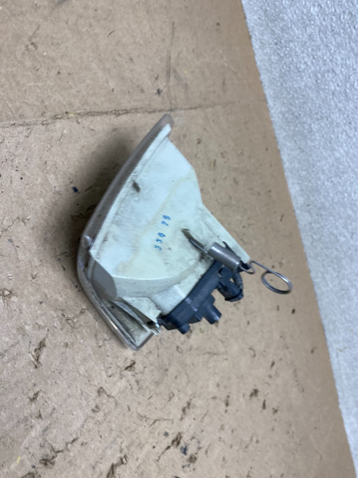 1991 to 1995 Volvo 940 Left Driver Side Headlight Turn Signal X2197 PS7