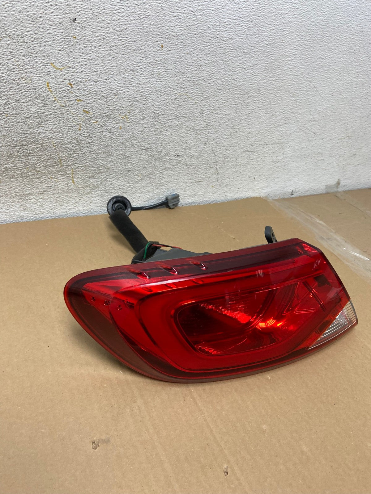 2015 2016 2017 Chrysler 200 Sedan Left Driver LH Side Tail Light AH2562 LK1