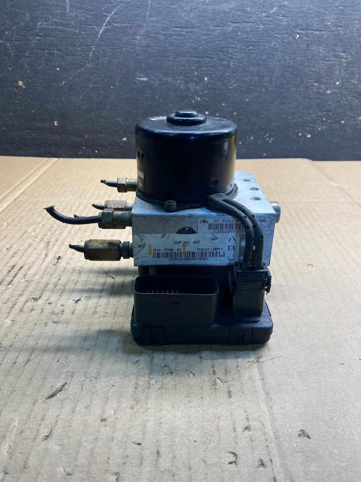 2003 Ford Explorer  ABS Anti Lock Brake Pump Module Oem ab2706 DG2