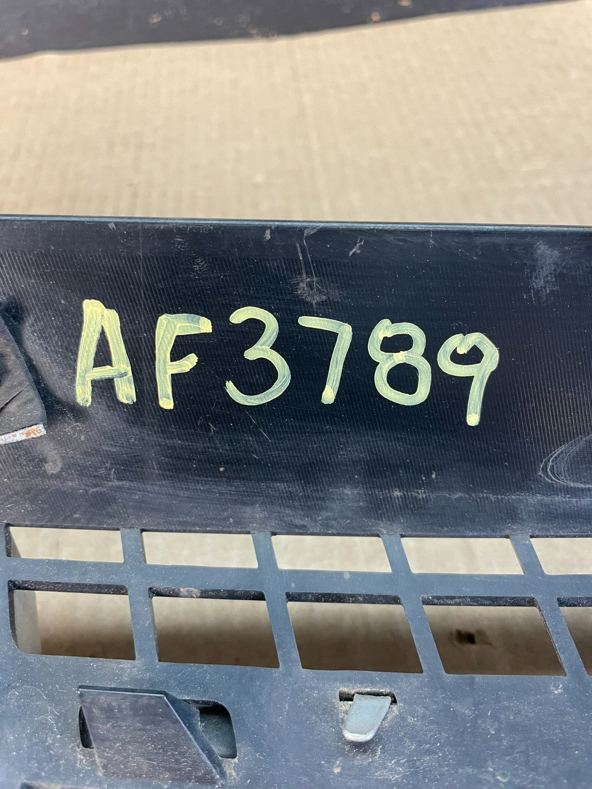 2013 to 2016 Cadillac SRX Front Upper Grille Grill AF3789 DG5
