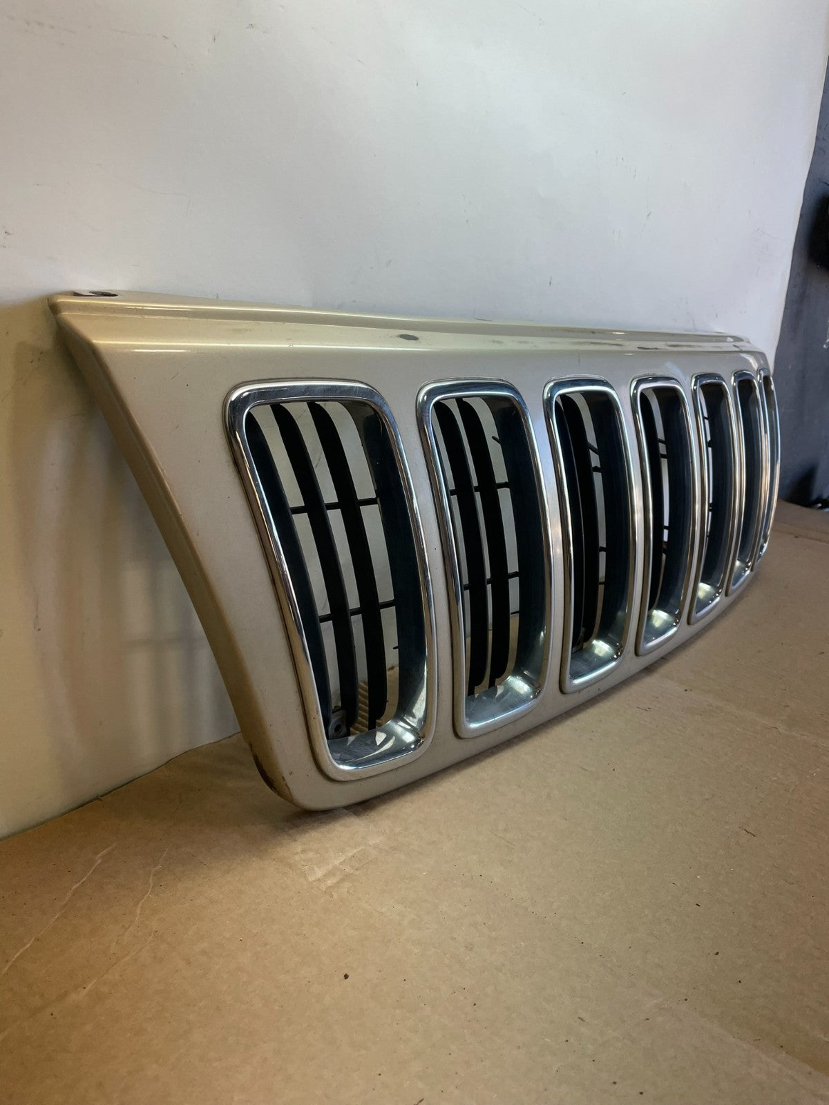 1999 to 2003 Jeep Grand Cherokee Front Upper Grill Grille AG3099 DG2