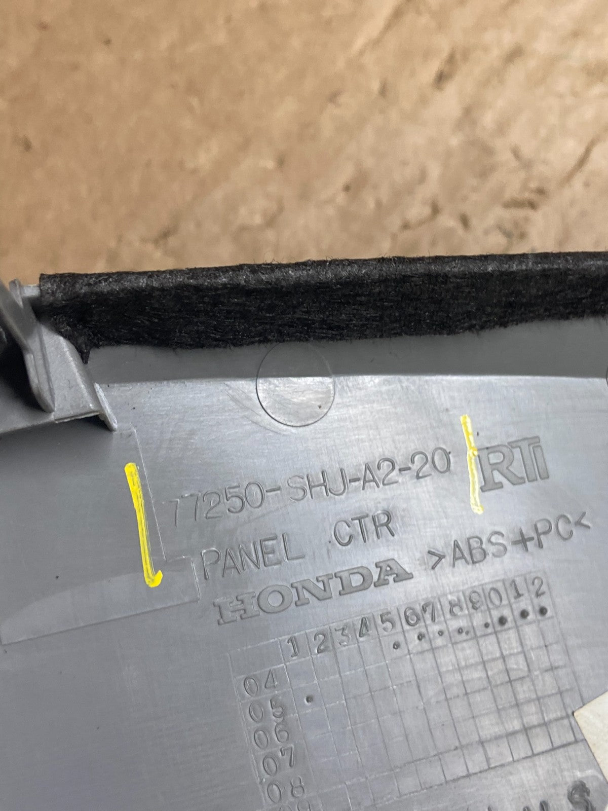 2005 to 2010 Honda Odyssey Radio Climate Control Dash Trim Bezel T8880 DG5